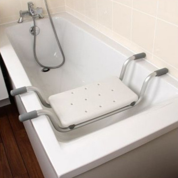 Siège de bain suspendu en aluminium et plastique dans le pack BAIN Confort +